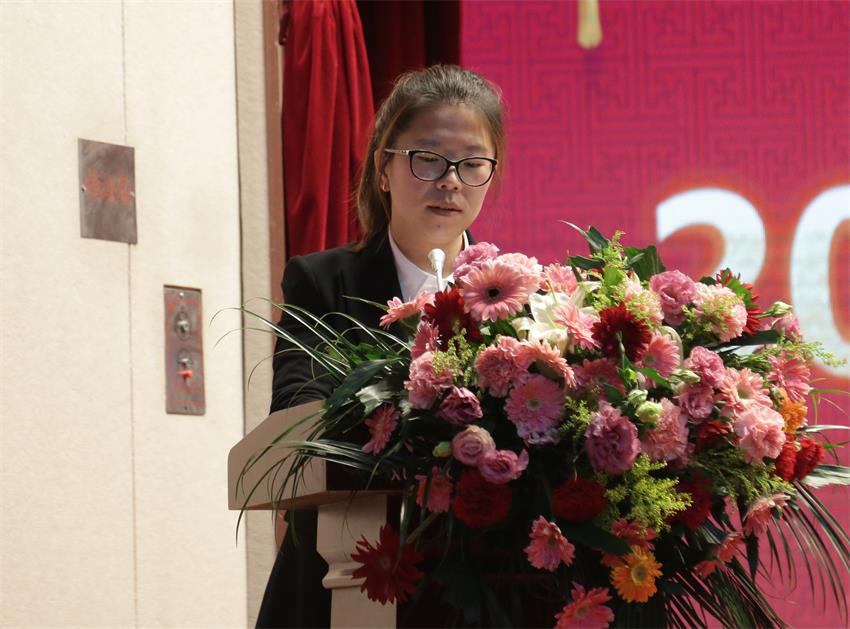 集團執行總裁、江蘇南佛園林公司總經理石偉偉同志宣讀人事任免決定